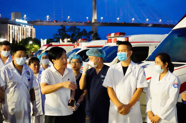Tập trung cứu chữa các nạn nhân bị thương trong vụ đắm tàu du lịch trên Vịnh Hạ Long -0