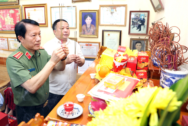Khắc ghi công ơn, tiếp bước truyền thống anh hùng -0