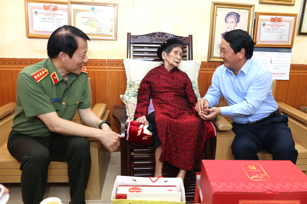 Khắc ghi công ơn, tiếp bước truyền thống anh hùng -0