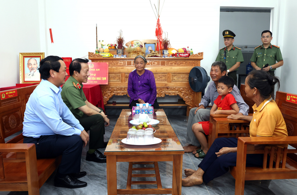Khắc ghi công ơn, tiếp bước truyền thống anh hùng -0