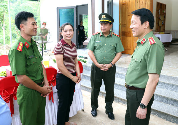 Khắc ghi công ơn, tiếp bước truyền thống anh hùng -1