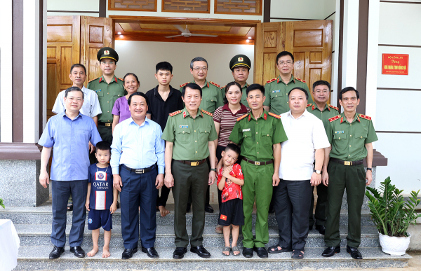 Khắc ghi công ơn, tiếp bước truyền thống anh hùng -3