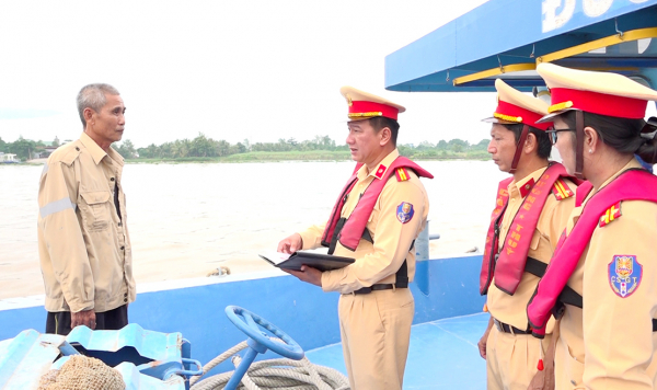Tăng cường đảm bảo an toàn giao thông đường thủy trong mùa mưa bão -0
