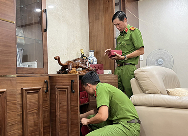 “Biến” đất công thành “đất ông” -0