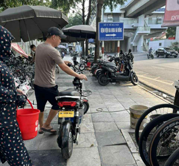 Bỏ tiền thật mua xe điện giả -0