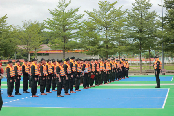 Trung Đoàn CSCĐ Bắc Trung Bộ xuất quân hỗ trợ người dân khắc phục hậu quả lũ lụt -0