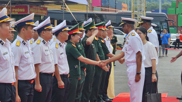 Tàu Hải quân Ấn Độ thăm xã giao thành phố Đà Nẵng -0