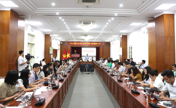 Nghệ sĩ cũng áp lực, lo lắng khi tham gia quảng cáo -0