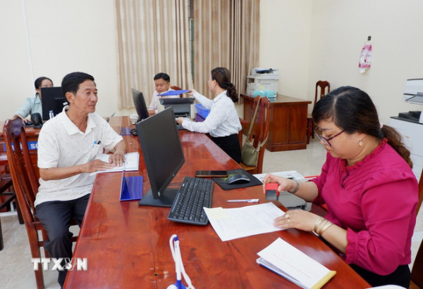 Nghiêm túc phê bình các địa phương chậm kiện toàn nhân sự chủ chốt -0