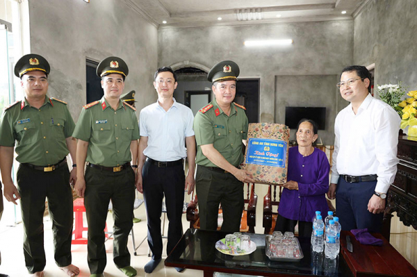 Công an tỉnh Hưng Yên tri ân người có công với cách mạng -0