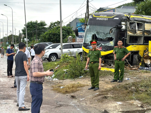 Xe khách nổ lốp trước, tài xế âm tính với ma túy và nông độ cồn -0