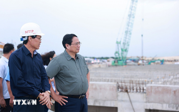 Thủ tướng Phạm Minh Chính khảo sát các dự án hạ tầng tại tỉnh Quảng Trị -0