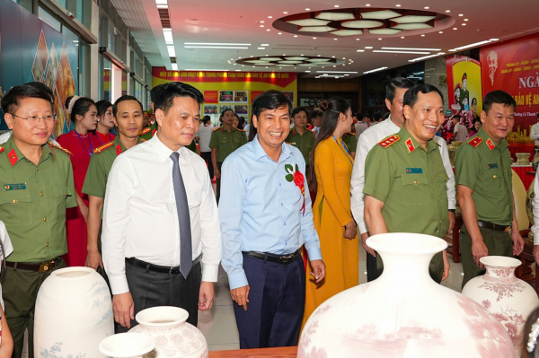 Thứ trưởng Lê Văn Tuyến dự Ngày hội “Toàn dân bảo vệ ANTQ” tại TP Hải Phòng -0