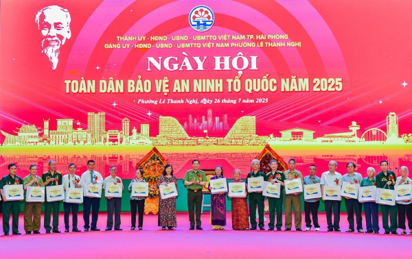 Thứ trưởng Lê Văn Tuyến dự Ngày hội “Toàn dân bảo vệ ANTQ” tại TP Hải Phòng -0