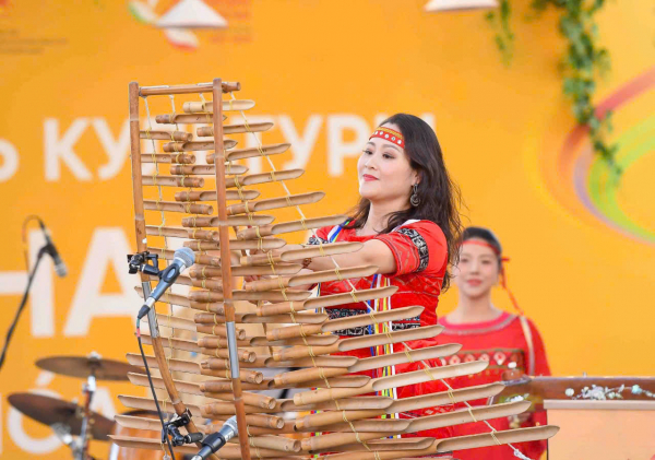 Nghệ sĩ Công an biểu diễn, thu hút đông đảo khán giả tại Quảng trường Đỏ  -0
