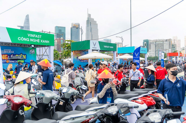 Lý do nhiều người Việt chọn “đổi xăng lấy điện” tại “VinFast Xanh Fest Icon” -0