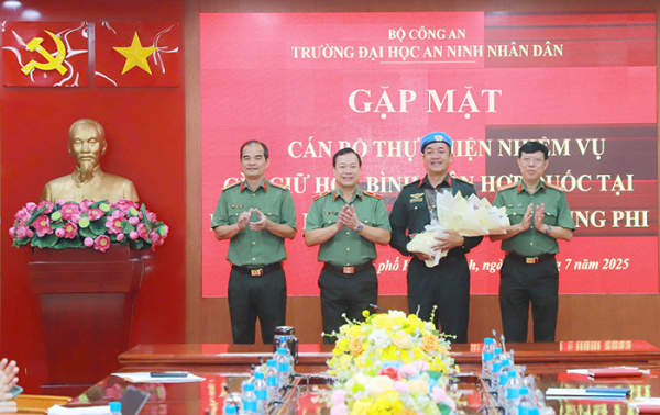 Chia sẻ của những cán bộ Công an đầu tiên đến Cộng hoà Trung Phi làm nhiệm vụ gìn giữ hòa bình -0