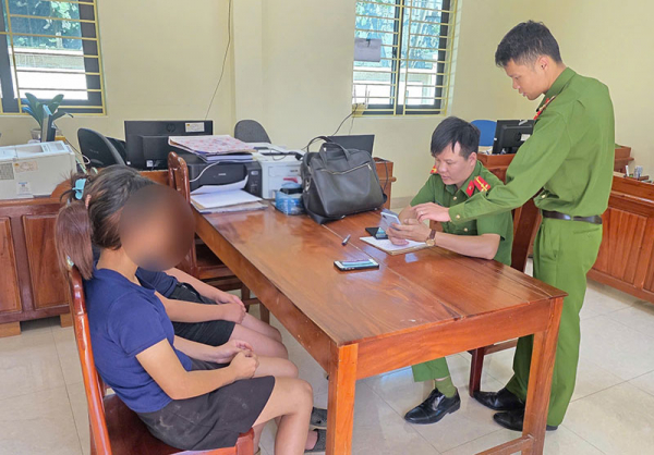 Kịp thời ngăn chặn 2 học sinh bị dụ dỗ bỏ nhà đi làm thuê -0