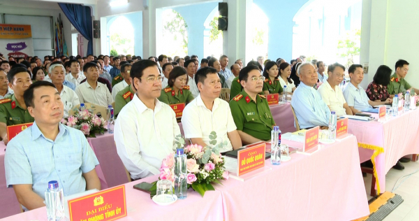 Các đại biểu dự hội nghị “Bình dân học vụ số”.