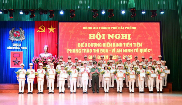Công an Hải Phòng vinh danh 100 gương điển hình tiên tiến -0
