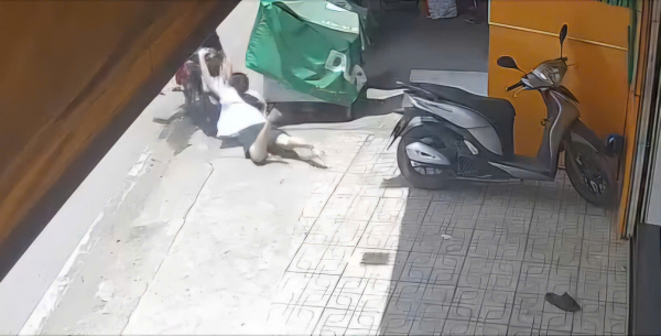Bắt người đàn ông vờ hỏi mua nhẫn vàng rồi cướp giật bỏ chạy -2