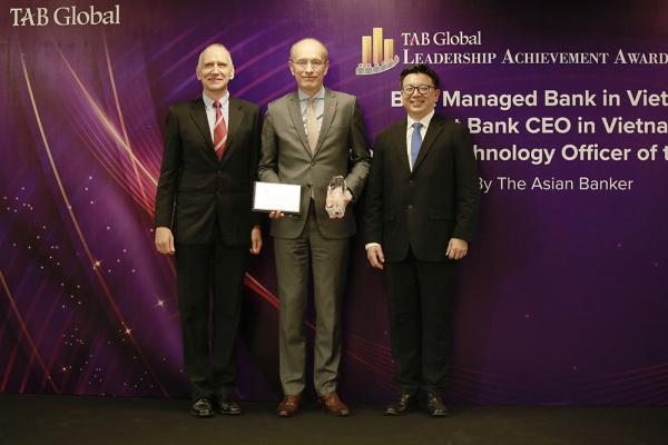 Techcombank được vinh danh 3 giải thưởng xuất sắc từ The Asia Banker -1