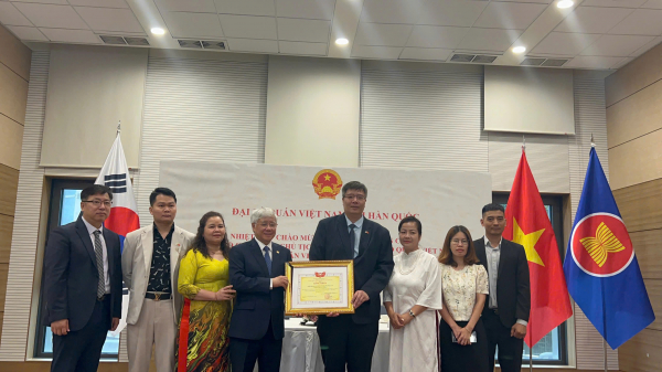 Chủ tịch Đỗ Văn Chiến và đoàn cấp cao Ủy ban Trung ương Mặt trận Tổ quốc Việt Nam làm việc với Hiệp hội VKBIA -0