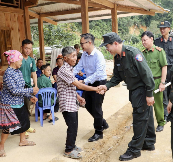 Bộ Tư lệnh Cảnh sát cơ động tặng nhà đại đoàn kết cho người dân nghèo ở Lóng Phiêng, Sơn La -0