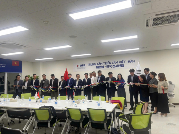 Chủ tịch Đỗ Văn Chiến và đoàn cấp cao Ủy ban Trung ương Mặt trận Tổ quốc Việt Nam làm việc với Hiệp hội VKBIA -0