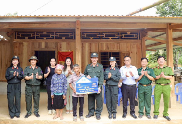 Bộ Tư lệnh Cảnh sát cơ động tặng nhà đại đoàn kết cho người dân nghèo ở Lóng Phiêng, Sơn La -0