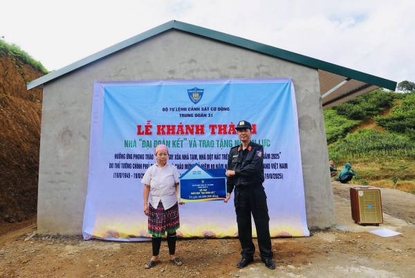 Bộ Tư lệnh Cảnh sát cơ động tặng nhà đại đoàn kết cho người dân nghèo ở Lóng Phiêng, Sơn La -0