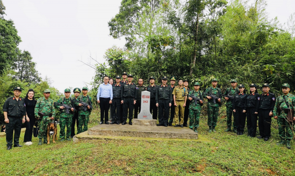 Bộ Tư lệnh Cảnh sát cơ động tặng nhà đại đoàn kết cho người dân nghèo ở Lóng Phiêng, Sơn La -0