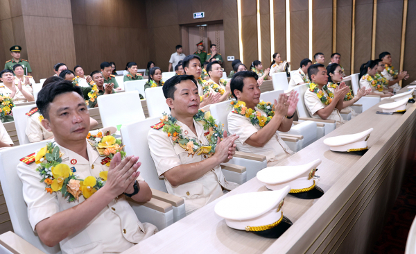 Tổng Bí thư Tô Lâm gặp mặt thân mật điển hình tiên tiến Đại hội Thi đua 