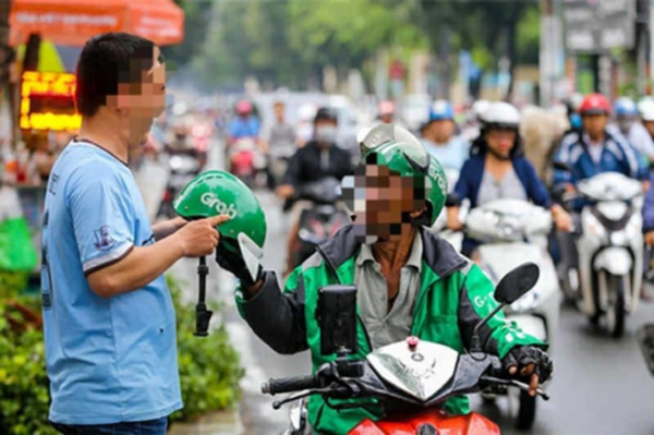 Tài khoản xe ôm công nghệ bị mua bán tràn lan: Mối nguy cho hành khách -0