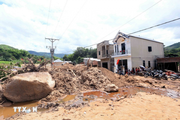 Thủ tướng: Khắc phục hậu quả thiên tai, đảm bảo điều kiện học tập cho học sinh -0