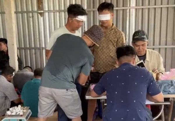 Phá trường gà, bắt 51 “con bạc”, thu hơn 200 triệu tiền tang vật -0