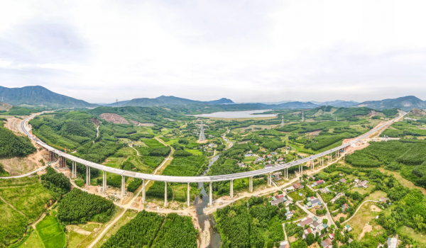 Ngắm vẻ kỳ vĩ của cao tốc Vũng Áng – Bùng trước ngày thông xe -1