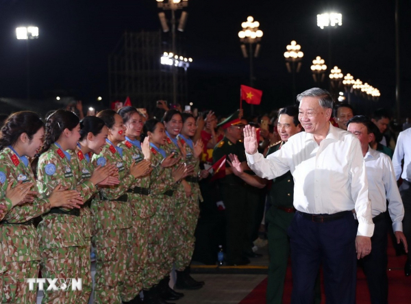 Đặc sắc chương trình chính luận nghệ thuật 'Dưới cờ vinh quang' -0