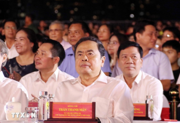 Đặc sắc chương trình chính luận nghệ thuật 'Dưới cờ vinh quang' -0
