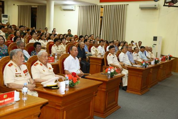 Ấm áp nghĩa tình Công an hưu trí khối Xây dựng lực lượng CAND -0