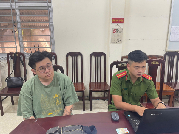 Tạm giữ hình sự đối tượng hành hung người phụ nữ ở chung cư Hà Nội -0