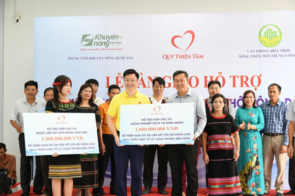 Quỹ Thiện Tâm đón nhận tặng Huân chương Lao động hạng Nhất -0