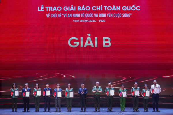 Tổng kết và trao Giải báo chí toàn quốc “Vì An ninh Tổ quốc và bình yên cuộc sống” -1