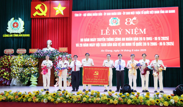 Công an tỉnh An Giang phát huy vai trò nòng cốt giữ vững bình yên vùng đất địa đầu biên giới Tây Nam -0