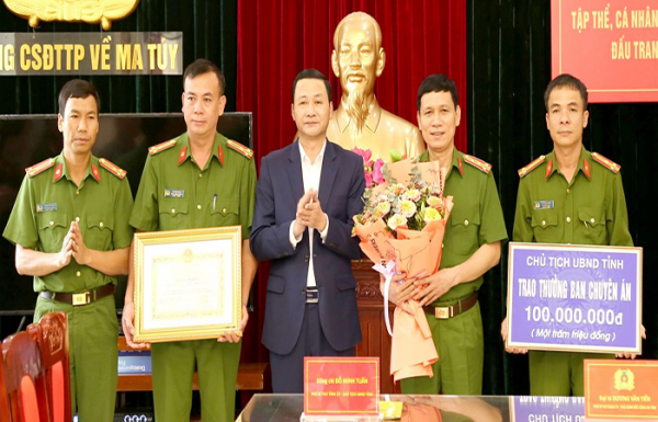 Thủ lĩnh ở một đơn vị anh hùng -0