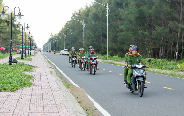 Công an phường Trường Long Hòa giữ vững an ninh trật tự, góp phần phát triển kinh tế ven biển -0