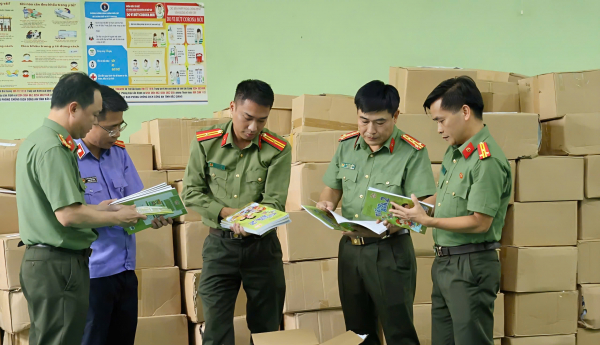 Từ đường dây sản xuất sách giả cực lớn: Có kẽ hở trong việc phân phối Sách giáo khoa -0