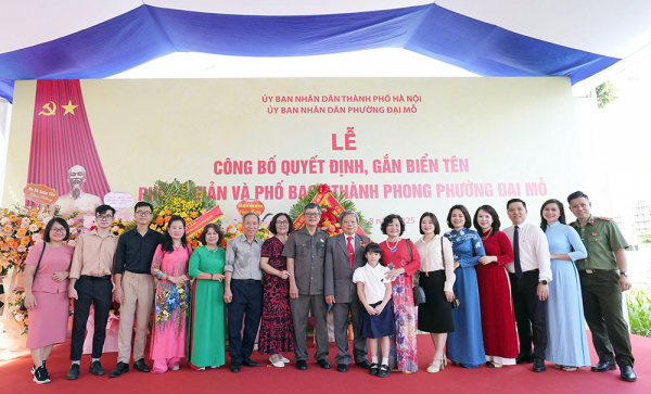 Hà Nội gắn biển tên phố Lê Giản và phố Bạch Thành Phong -0
