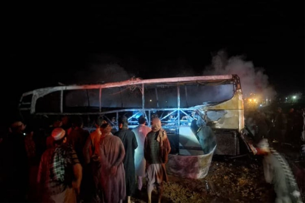 Tai nạn giao thông thảm khốc tại Afghanistan khiến hơn 70 người  -0