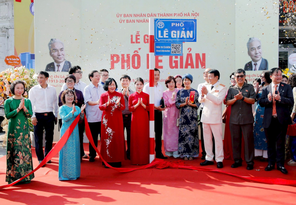 Hà Nội gắn biển tên phố Lê Giản và phố Bạch Thành Phong -0